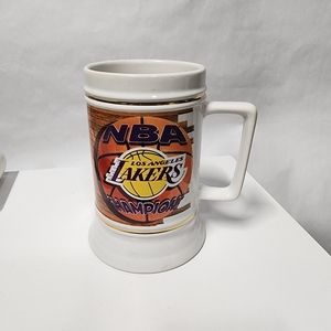 Vintage 2001 NBA Finals Los Angeles Lakers mug. Basketball Champions